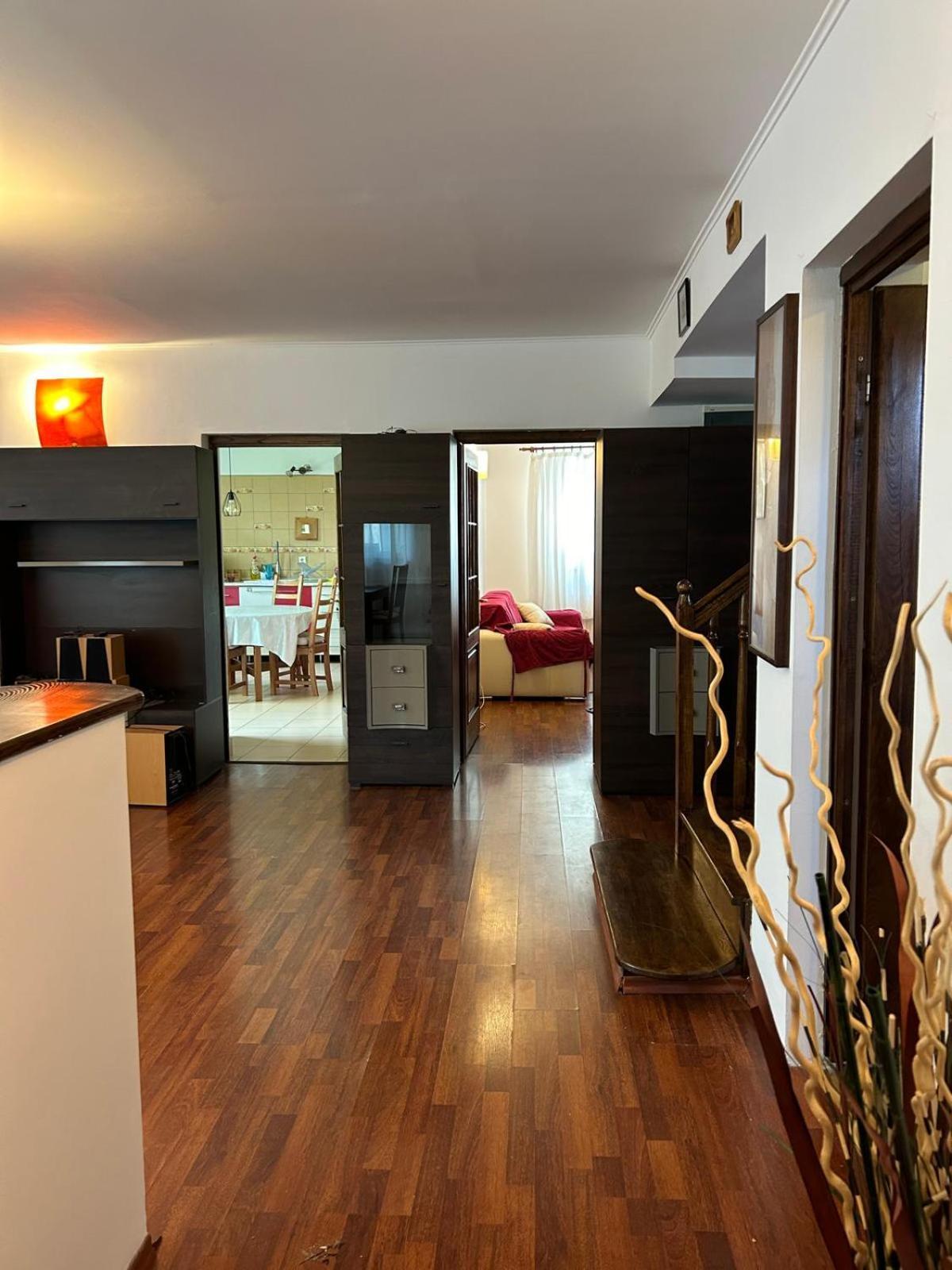 Vila De Inchiriat Aproape De Therme バロテシュティ エクステリア 写真